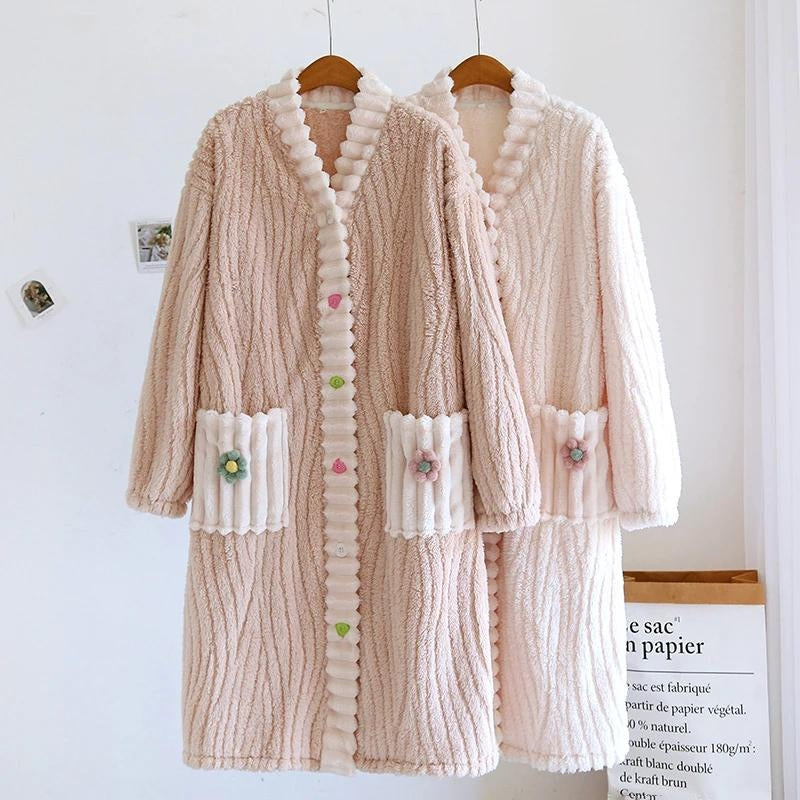 Robe de chambre de couleur blanche en matière douce