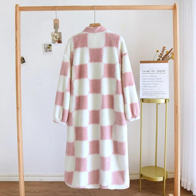 Robe de chambre de couleur rose à carreaux pour femme